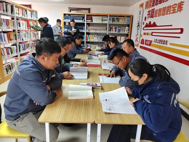 額鹽公司黨委組織開展“感黨恩 聽黨話 跟黨走”—母親湖畔閱經(jīng)典，共筑書香額鹽主題黨日活動(dòng)
